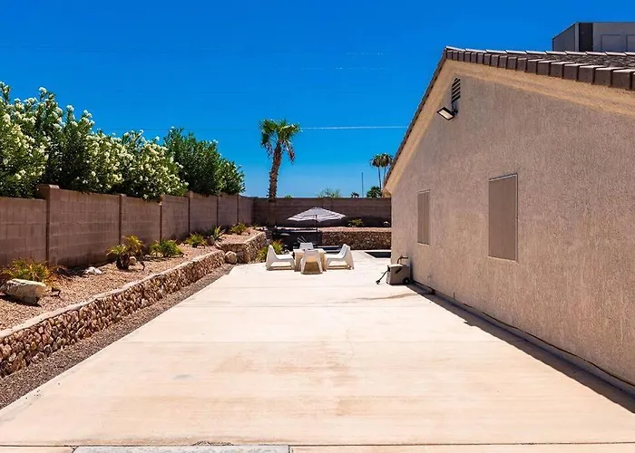 Pool Fire Pit Pets Ensuite Bathrooms Lake Havasu City