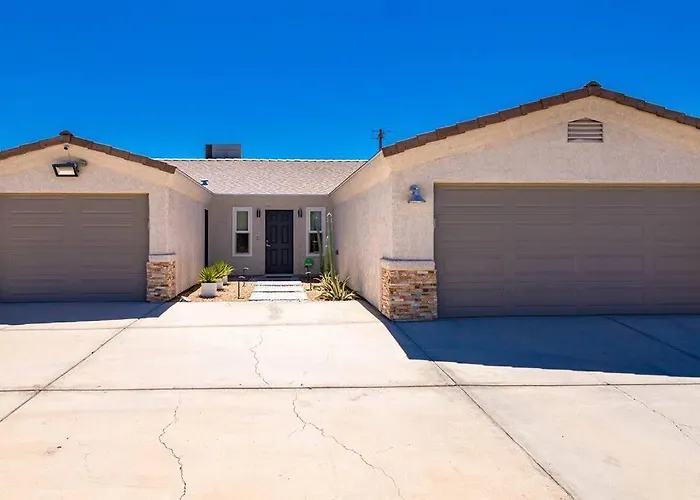 Pool Fire Pit Pets Ensuite Bathrooms Lake Havasu City